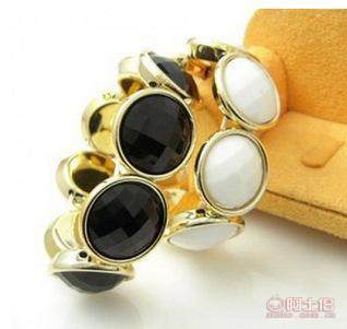 【玖萱飾品知性淑女款大寶石亞克力手鏈崖柏手串義烏小飾品批發廠家直銷D010】義烏市玖萱電子商務商行 - 產品庫